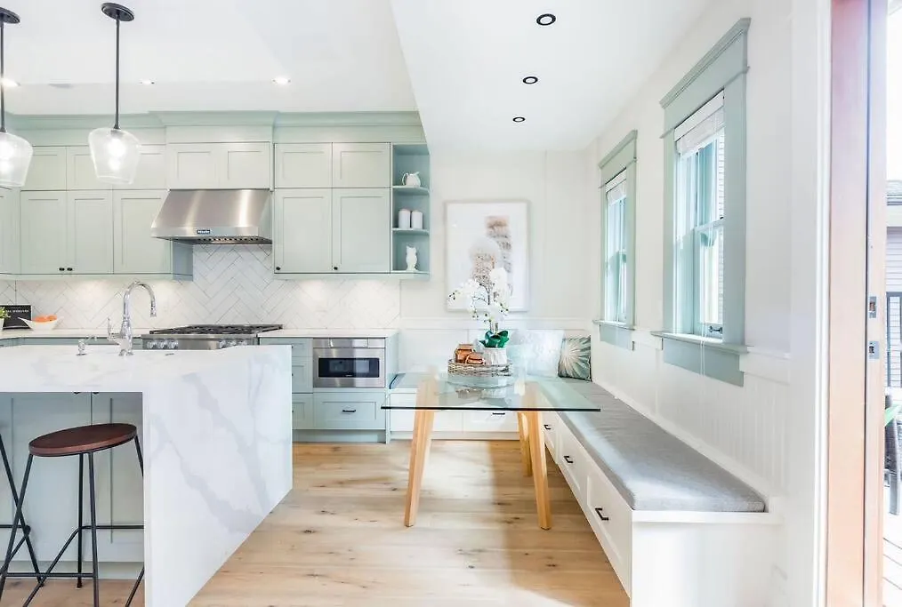 Easeful 2 Bedroom Unit Near English Bay Vancouver Apartment