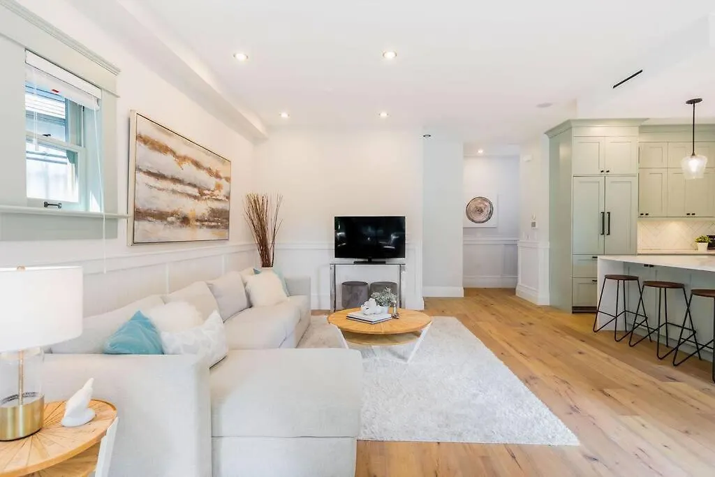 Easeful 2 Bedroom Unit Near English Bay Vancouver Apartment