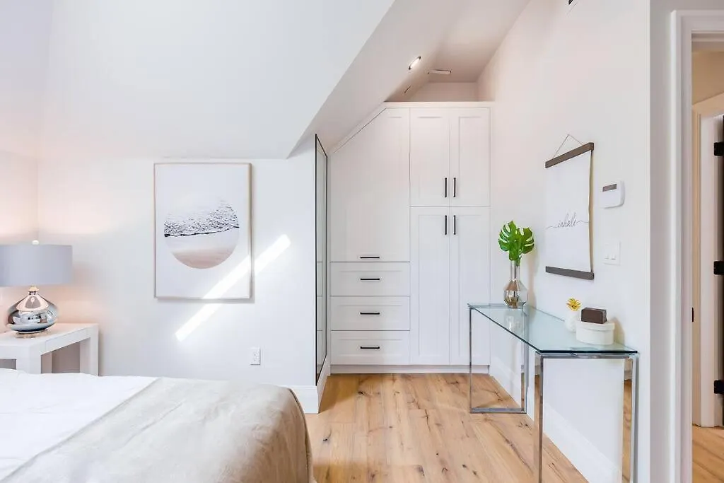 Easeful 2 Bedroom Unit Near English Bay Vancouver 0*,